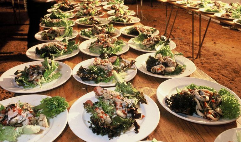 Blue bus serves 'good food rather than sexy food' to showbiz stars Blog770px-blue bus food