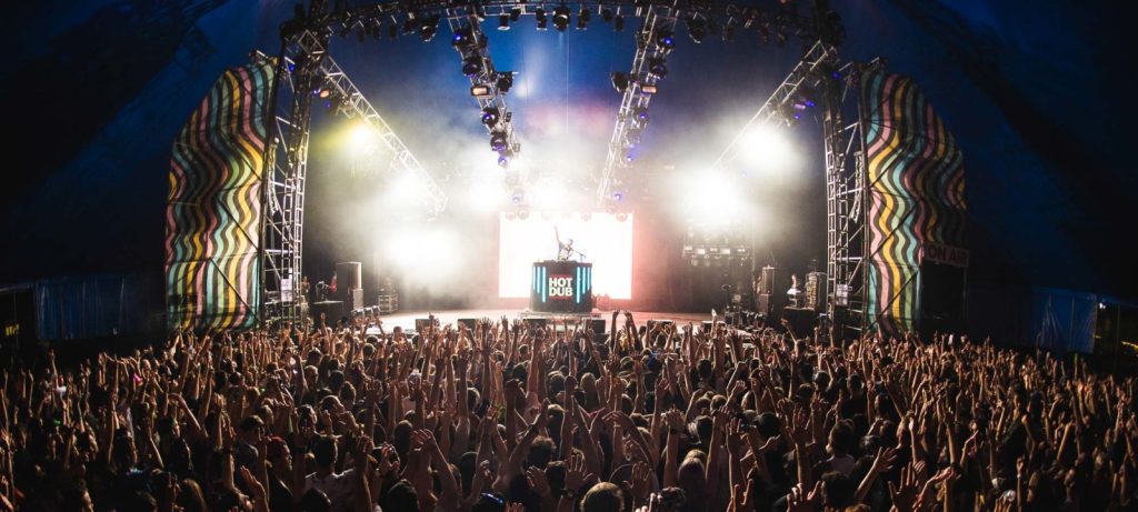 Back in time with DJ Tom Loud Blog2000px Hot Dub Wine 1600x720 1